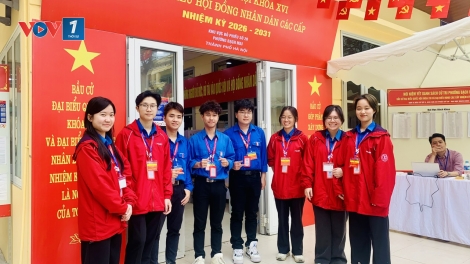 Sinh viên các trường đại học xung kích, tình nguyện góp phần cho thành công của ngày hội bầu cử