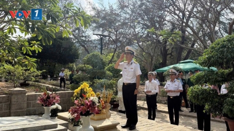 Phó Đô đốc Nguyễn An Phong dâng hương tri ân liệt sĩ, động viên lực lượng làm nhiệm vụ tại Côn Đảo