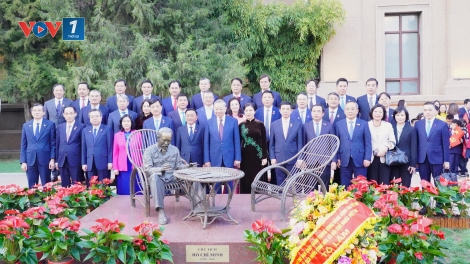 Tổng Bí thư, Chủ tịch nước Tô Lâm gặp mặt cán bộ nhân viên cộng đồng người Việt Nam tại Trung Quốc