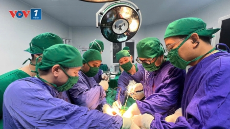 Phẫu thuật thành công u dạ dày kích thước khổng lồ cho người bệnh