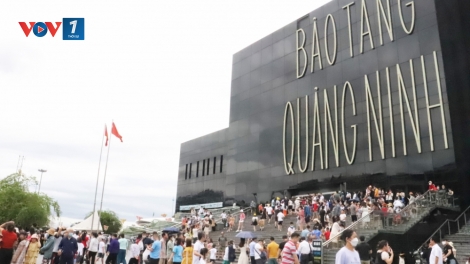Quảng Ninh "bùng nổ" ngày đầu kỳ nghỉ lễ: Đón 160.000 lượt khách, thu về gần 500 tỷ đồng