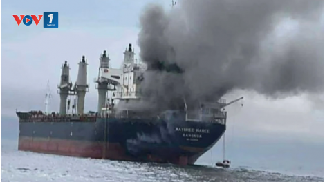 Iran đóng cửa hoàn toàn eo biển Hormuz và nổ súng vào tàu thuyền qua đây