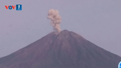 Indonesia: Núi lửa Semeru phun trào liên tục, tro bụi cao tới 1000m