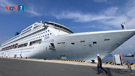 Hai tàu biển quốc tế đưa hơn 2.000 du khách đến Khánh Hòa