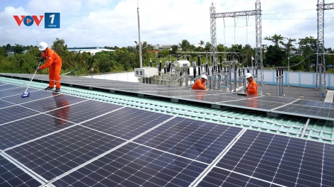 Nỗ lực tiết kiệm điện và làm điện mặt trời mái nhà để ứng phó nắng nóng