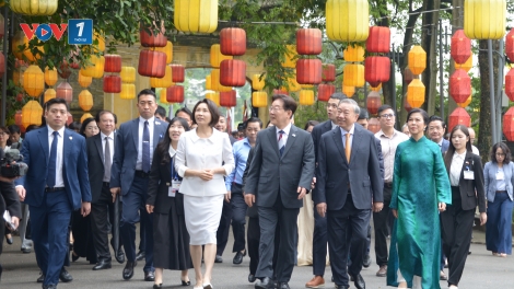 Tổng Bí thư, Chủ tịch nước và Phu nhân chủ trì Chương trình hữu nghị đặc biệt tại Hoàng Thành Thăng 