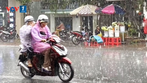 Thời tiết ngày 17/4: Bắc Bộ mưa dông diện rộng, Trung Bộ - Nam Bộ nắng nóng