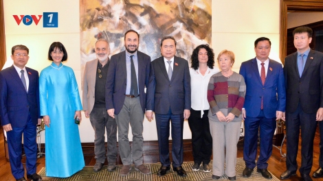 Chủ tịch Quốc hội Trần Thanh Mẫn gặp Tổng Bí thư Đảng Tái lập Cộng sản Italia Maurizio Acerbo