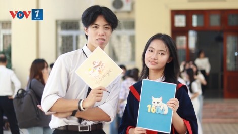 Hai bạn trẻ đạt 1600 điểm trong kỳ thi SAT lan tỏa tri thức qua lớp học miễn phí