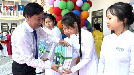 Xã đầu tiên trong cả nước cấp sách giáo khoa miễn phí cho học sinh