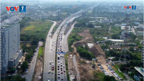 TP.HCM: Cửa ngõ căng thẳng, sân bay ổn định trong ngày đầu nghỉ lễ