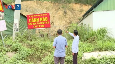 Nghệ An: Người dân sống bên "miệng tử thần"