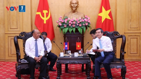 Việt Nam-Lào đổi mới hợp tác đào tạo cán bộ và nâng cao năng lực thực thi chính sách