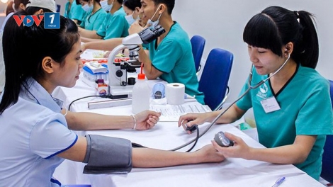 Tổ chức khám sức khỏe định kỳ, khám sàng lọc miễn phí cho người dân