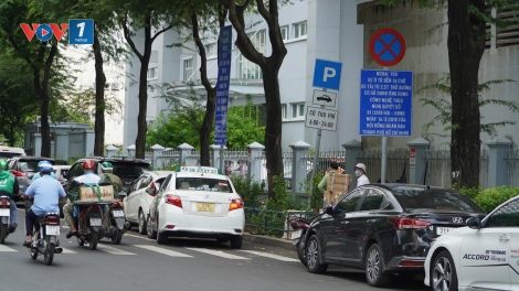 Phường đầu tiên tại TP.HCM thu phí đỗ xe “không chạm”, không cần nhân sự