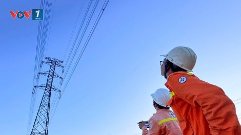 Túc trực xuyên đêm xử lý kịp thời diều vướng đường dây 220kV trong ngày Quốc tế Lao động 01/5/2026
