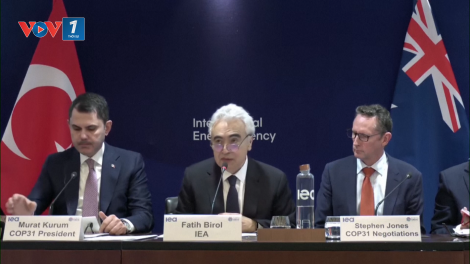 IEA: lượng dự trữ dầu thương mại chỉ còn vài tuần