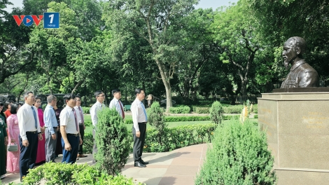 Đảng bộ tại Ấn Độ dâng hoa tưởng niệm Chủ tịch Hồ Chí Minh