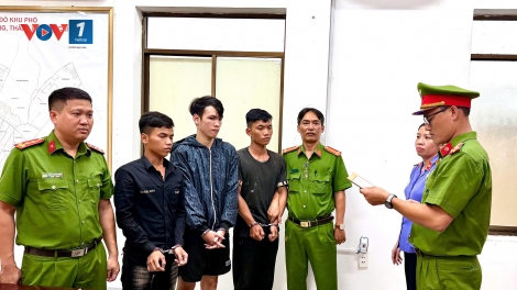 Bắt giữ 3 thanh niên rượt đuổi, đánh người đi đường ở TP.HCM