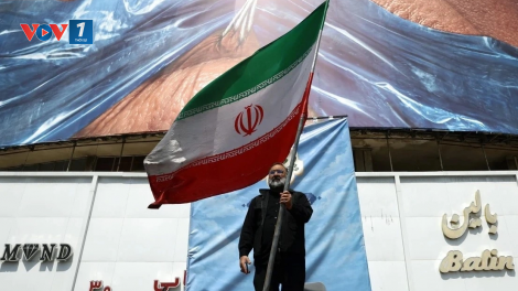 Iran phản hồi đề xuất của Mỹ; trong khi máy bay không người lái tấn công Kuwait và UAE