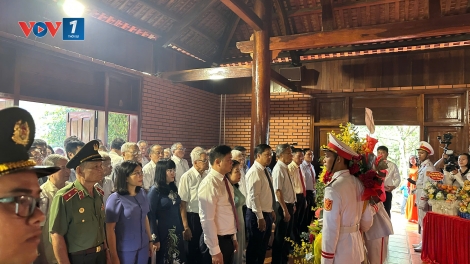Đắk Lắk: Lễ dâng hương kỷ niệm 136 năm ngày sinh chủ tịch Hồ Chí Minh