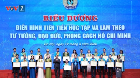 Phải chuyển mạnh từ học tập sang làm theo Bác