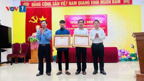 Thủ tướng Chính phủ tặng Bằng khen hai cha con cứu người trên sông Gianh