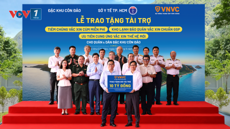 Hệ thống trung tâm tiêm chủng VNVC trao gói tài trợ hơn 10 tỷ đồng cho quân và dân Đặc khu Côn Đảo