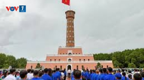 Lễ chào cờ thiêng liêng ở Mũi Cà Mau