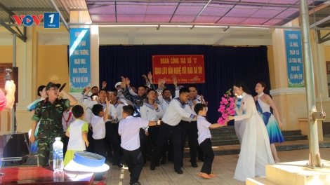 Hơi ấm đất liền nơi đầu sóng