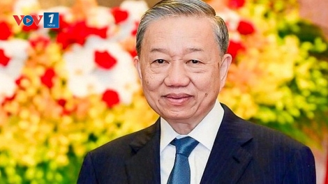 Ánh sáng Hồ Chí Minh soi đường cho chúng ta đi