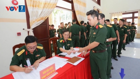 Cán bộ, chiến sĩ trách nhiệm, kỷ cương, niềm tin trên từng lá phiếu