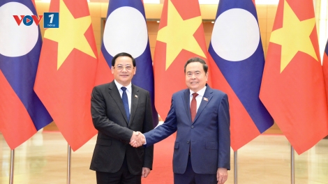 Chủ tịch Quốc hội Trần Thanh Mẫn hội kiến Thủ tướng Lào Sonexay Siphandone