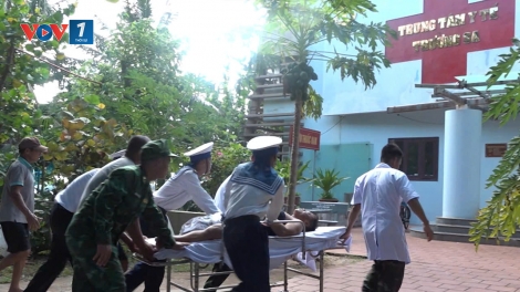 Quân y Trường Sa: Niềm tin của ngư dân nơi đầu sóng ngọn gió