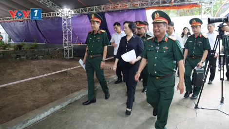 Phó Thủ tướng Phạm Thị Thanh Trà kiểm tra công tác tìm kiếm hài cốt liệt sĩ 