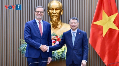 Thủ tướng Lê Minh Hưng tiếp Đại sứ Cộng hòa Pháp tại Việt Nam Olivier Brochet