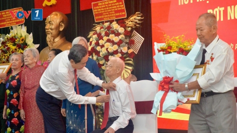 Chủ tịch Quốc hội: Giáo dục đảng viên trẻ noi theo tấm gương các thế hệ đảng viên đi trước