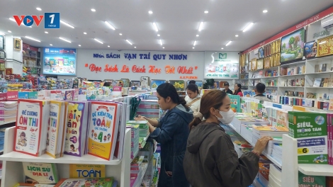 Khan hiếm sách giáo khoa, phụ huynh- học sinh ở Gia Lai khó mua đủ bộ