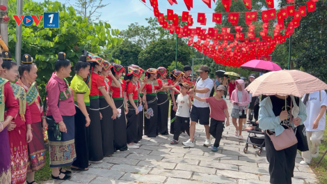 Rộn ràng Ngày Tết độc lập tại Làng Văn hóa – Du lịch các dân tộc Việt Nam