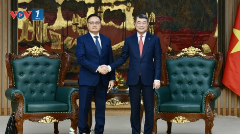 Thủ tướng tiếp Phó Thủ tướng Bộ trưởng Bộ Tài chính Lào