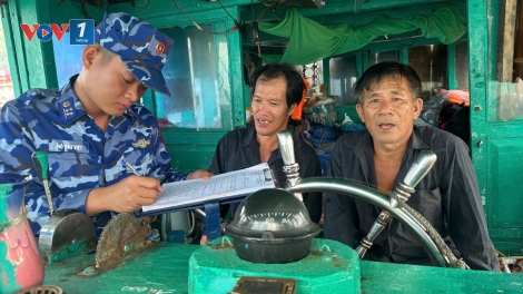 Vùng Cảnh sát biển 2 xử phạt gần 400 triệu đồng đối với chủ tàu cá vi phạm quy định chống khai thác 