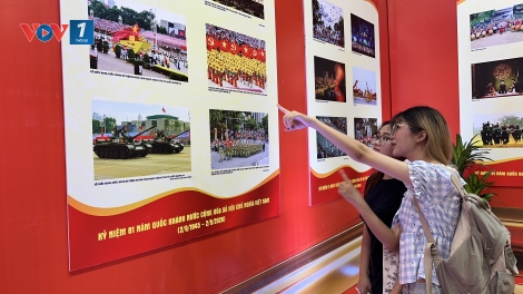 Đang diễn ra Triển lãm “Rạng rỡ non sông Việt Nam”