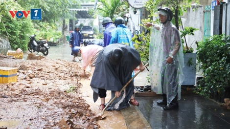 Mưa lớn, đất đá sạt xuống khu dân cư phía Đông tỉnh Gia Lai