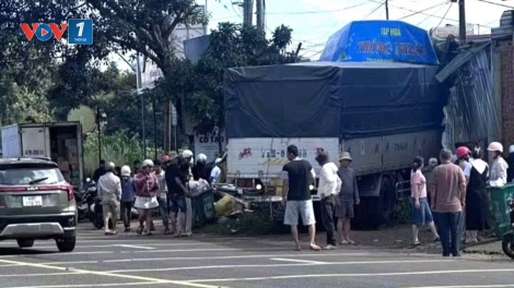 Lâm Đồng: Xe tải lao vào tạp hóa, 3 người bị thương nặng