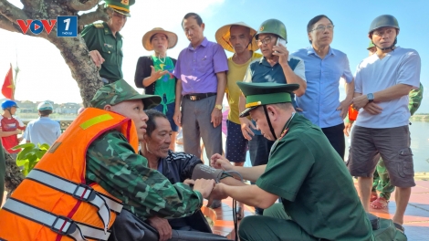 Tìm thấy ngư dân mất tích gần 2 ngày trên biển