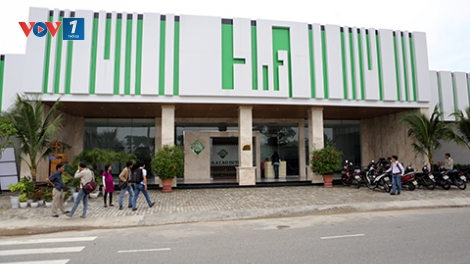 Đà Nẵng xử phạt 2 showroom chỉ đón khách là người nước ngoài (Thời sự chiều 24/12/2015)