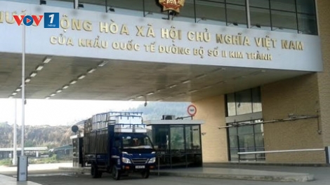 Hôm nay, lô hàng trái cây miền Nam và tôm hùm miền Trung đã thông quan thuận lợi qua Cửa khẩu Quốc tế Lào Cai sang Trung Quốc với hy vọng mang lại may mắn đầu năm (Thời sự đêm 09/02/2016)