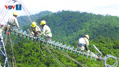 Tổ chức tết sớm cho công nhân truyền tải điện, một nét văn hóa của doanh nghiệp (2/2/2016)