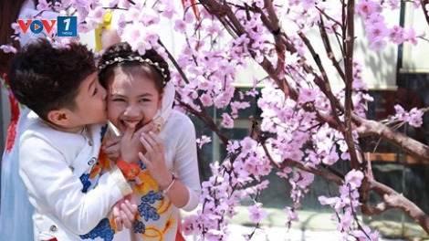 Thiếu nhi vui đón xuân sang