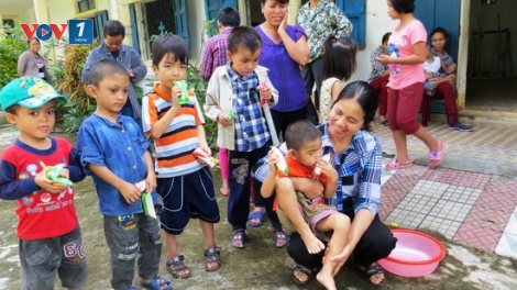 Người phụ nữ đã có 13 năm gắn bó với trẻ em khuyết tật, nạn nhân chất độc da cam dioxin (5/2/2016)
